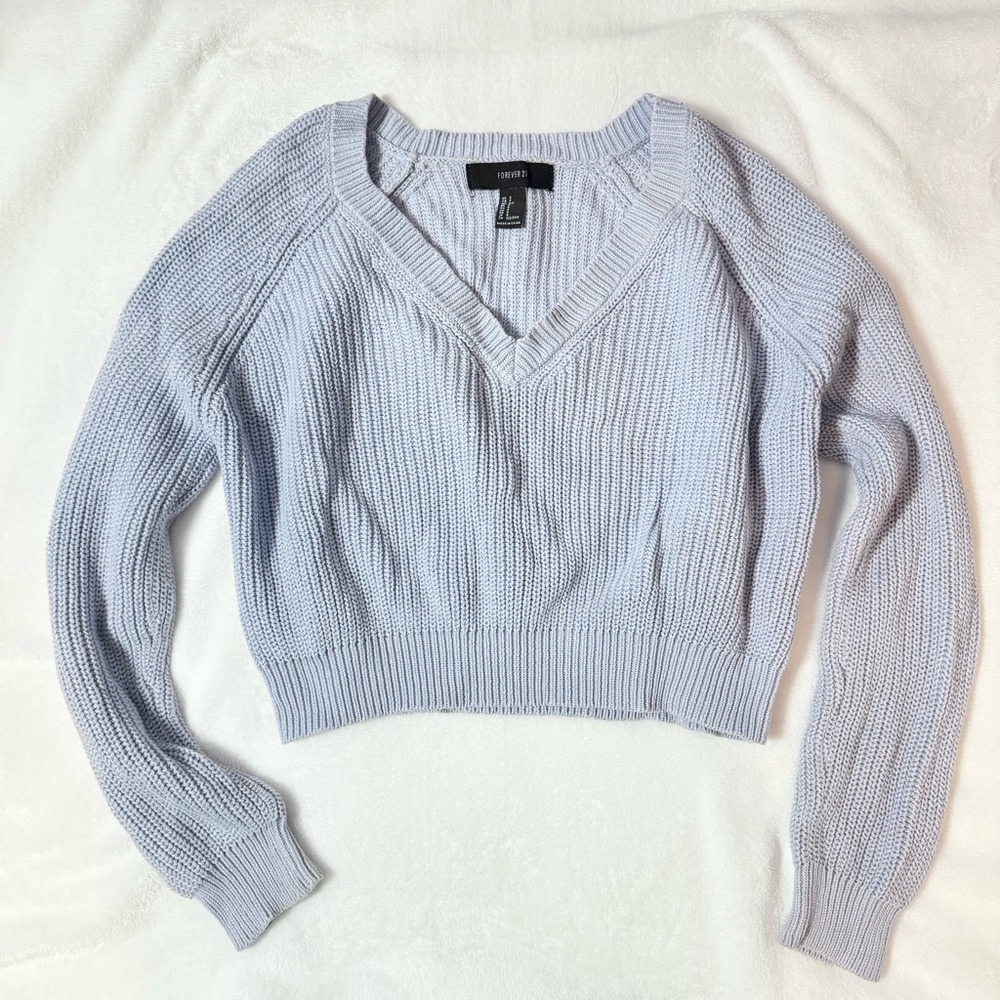 Forever 21 V-neck cable knit cropped sweater in light blue - Size: Small